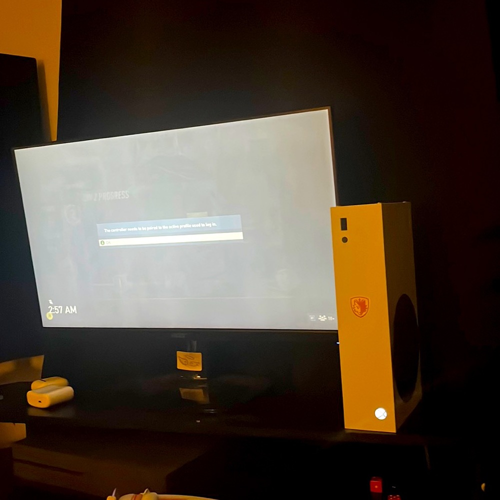 Monitor ACER and XBOX Series S for sale selling for 400